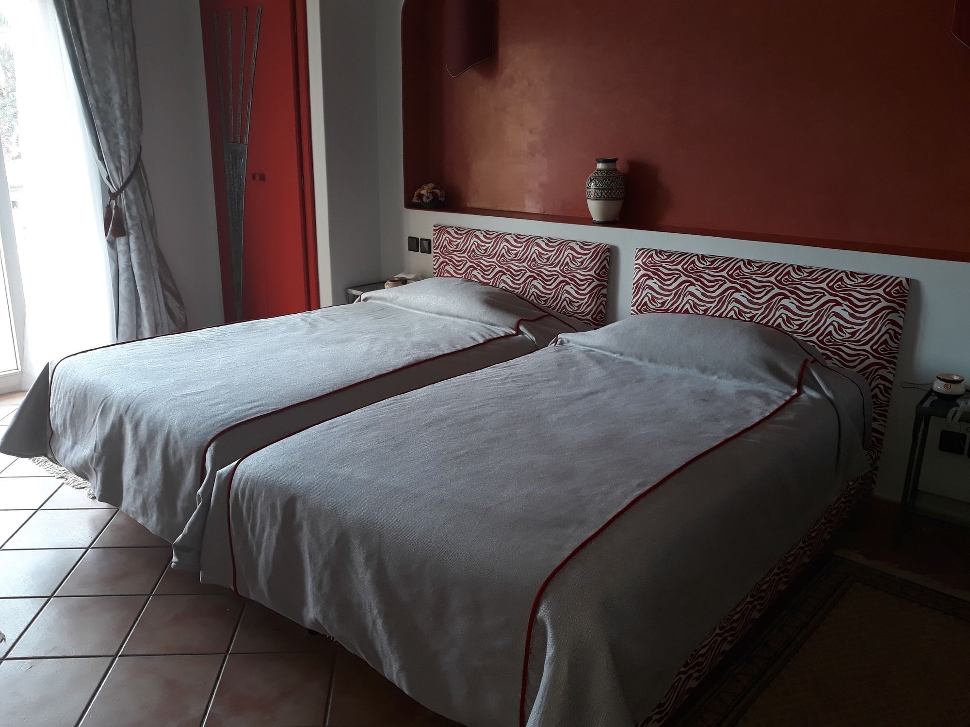 Hotel Riadana 3*